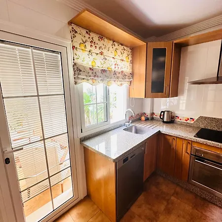 Atico Con Piscina Privada En El Corazon De Nerja! Tatil Evi Nerja