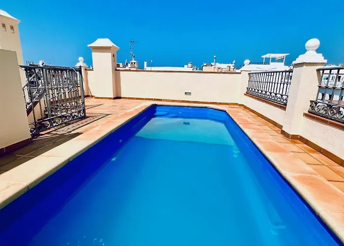 Feriehus Atico Con Piscina Privada En El Corazon De Nerja!