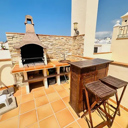 Atico Con Piscina Privada En El Corazon De Nerja! 別荘