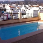 Atico Con Piscina Privada En El Corazon De Nerja! Vakantiehuis