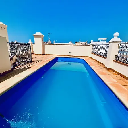 別荘 Atico Con Piscina Privada En El Corazon De Nerja!