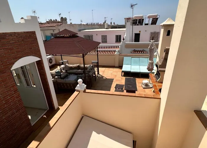 Atico Con Piscina Privada En El Corazon De Nerja! 別荘 *