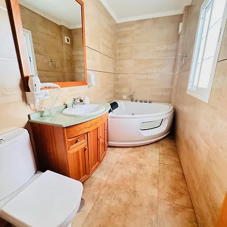 펜션 Atico Con Piscina Privada En El Corazon De Nerja! *