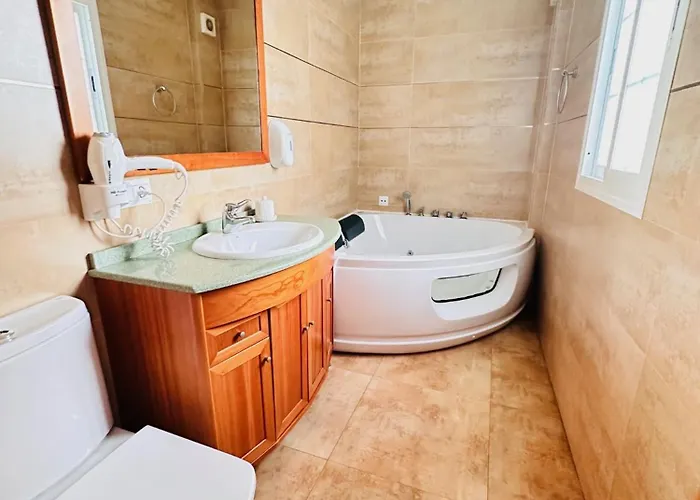 Dom wakacyjny Atico Con Piscina Privada En El Corazon De Nerja! *